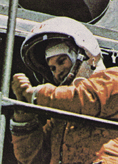 Cosmonauta Valetina Tereshkova entra na Vostok 6